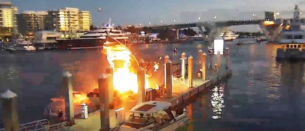 Video: explot&oacute; un barco lleno de gente en un muelle y hay al menos un muerto
