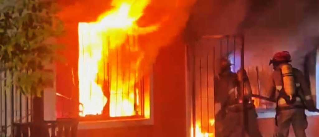 Brindaron por Navidad y se les prendi&oacute; fuego la casa, en Las Heras