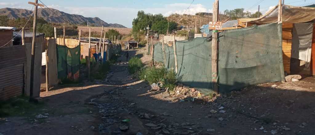 Más de 20 familias viven a la vera del Dique Papagayos