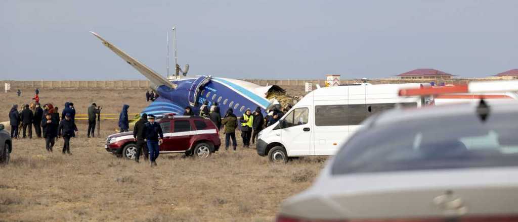Los sobrevivientes del avi&oacute;n de Azerbaiyan afirman que oyeron explosiones
