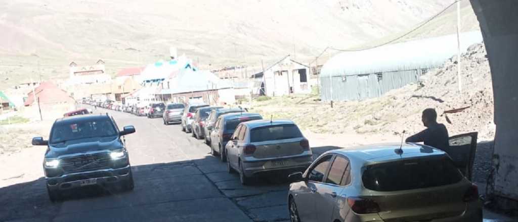 Tras la reducción de atención, hay 12 horas de demora para cruzar a Chile