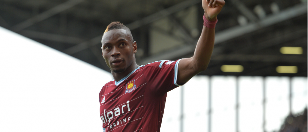 Un delantero del fútbol inglés incrustó su lujoso auto al jardín de una casa