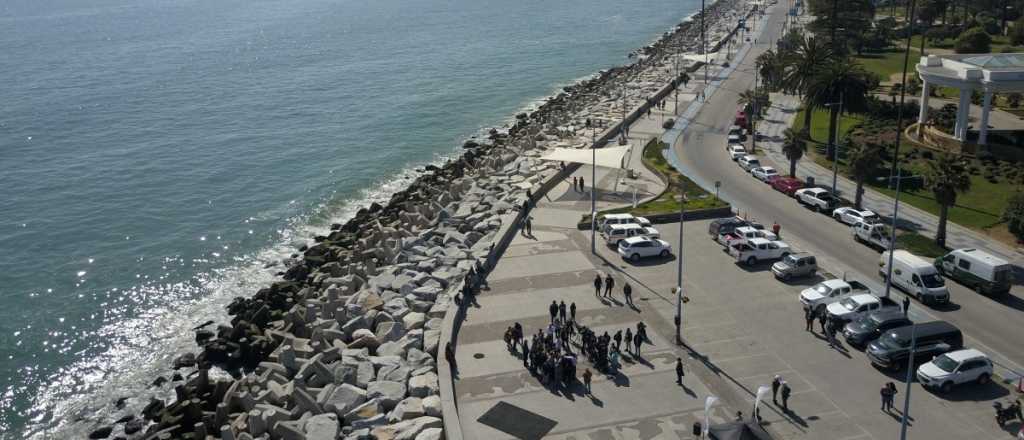 Videos: por las grandes olas, cierran la avenida de la costa en Vi&ntilde;a del Mar