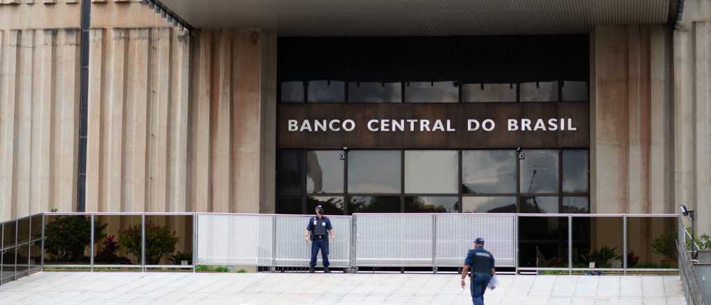 &Eacute;xodo de capitales y depreciaci&oacute;n del real en Brasil complican a Lula