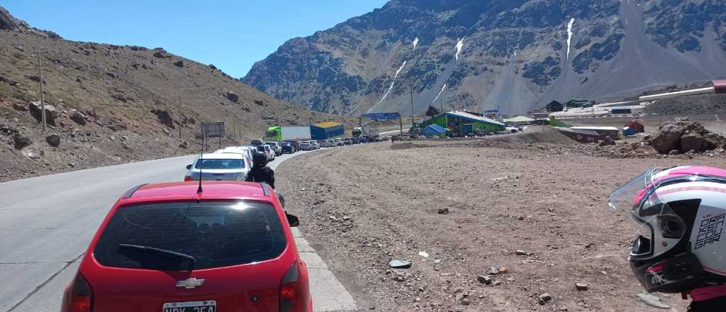 Hay cuatro horas de demora para cruzar a Chile: la medida que tomaron