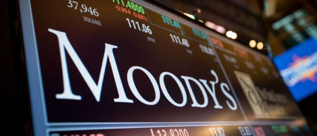 Sonr&iacute;e Milei: Moody's mejor&oacute; la calificaci&oacute;n crediticia para Argentina