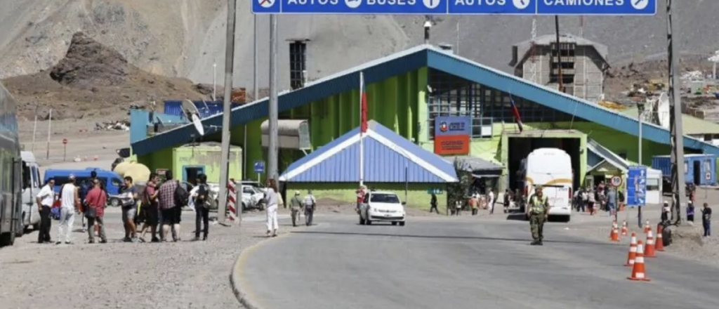 Un mendocino quiso ingresar a Chile con miles de dólares en su capucha