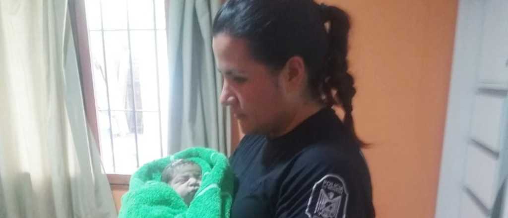 Fotos: una beb&eacute; naci&oacute; en Palmira con la ayuda de dos polic&iacute;as
