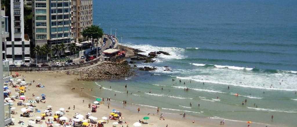 Por qué Sturzenegger dijo que los que viajan al exterior son "héroes de la producción"