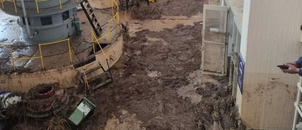 Video: dos centrales el&eacute;ctricas no funcionan por la crecida del r&iacute;o Atuel