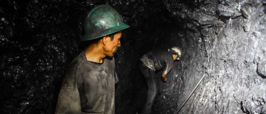 Per&uacute;: 17 mineros quedaron en un socav&oacute;n tras un ataque con explosivos