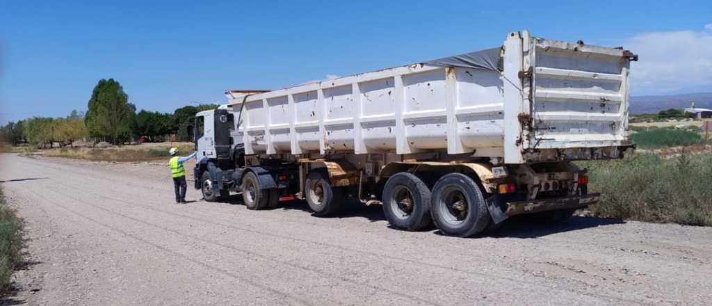 Por incumplir normativas ambientales, paralizan una cantera minera en Luj&aacute;n