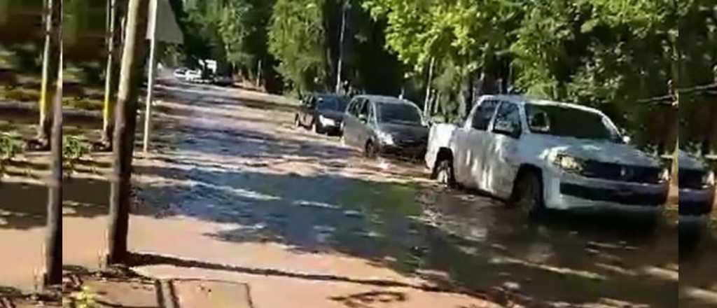 Video: las inundaciones a&uacute;n complican la circulaci&oacute;n en Luj&aacute;n