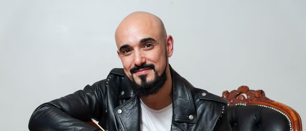 Abel Pintos cantará en el Cambio de Guardia de la Bandera