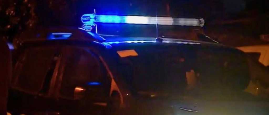 Un borracho estrell&oacute; su auto en una casa de Guaymall&eacute;n