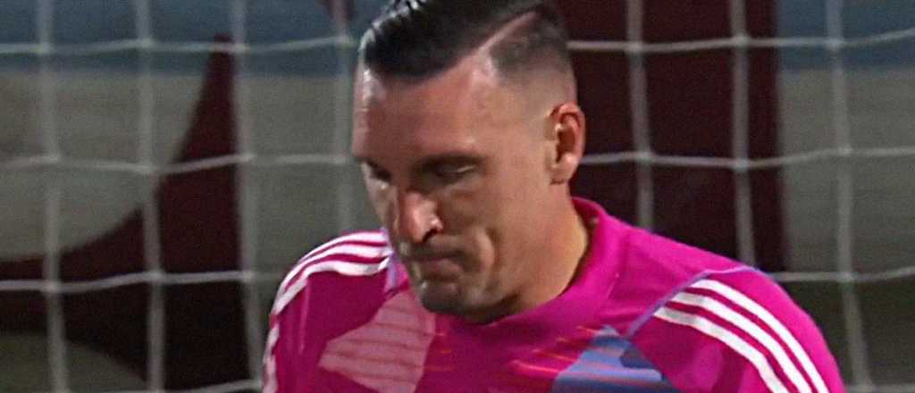 ¡Para qué te traje! Insólito blooper y gol en contra de Armani