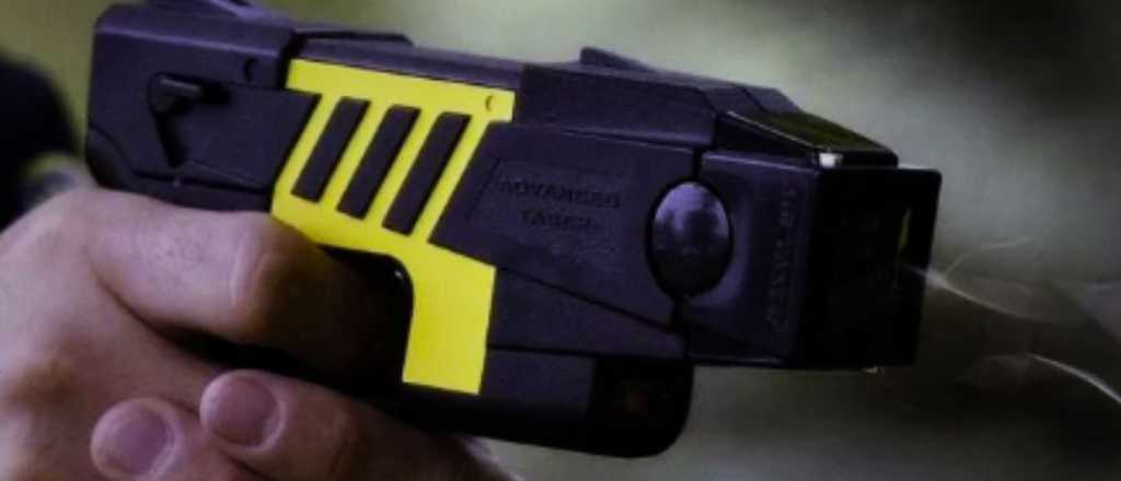 Un comerciante mendocino fue detenido en Chile con balas y pistolas Taser