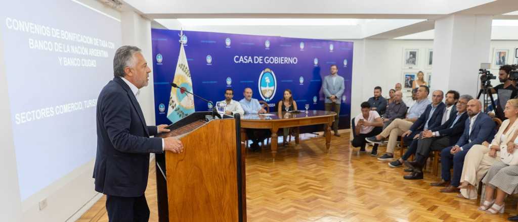 Cornejo anunci&oacute; l&iacute;neas de cr&eacute;ditos para comercio, turismo e industria