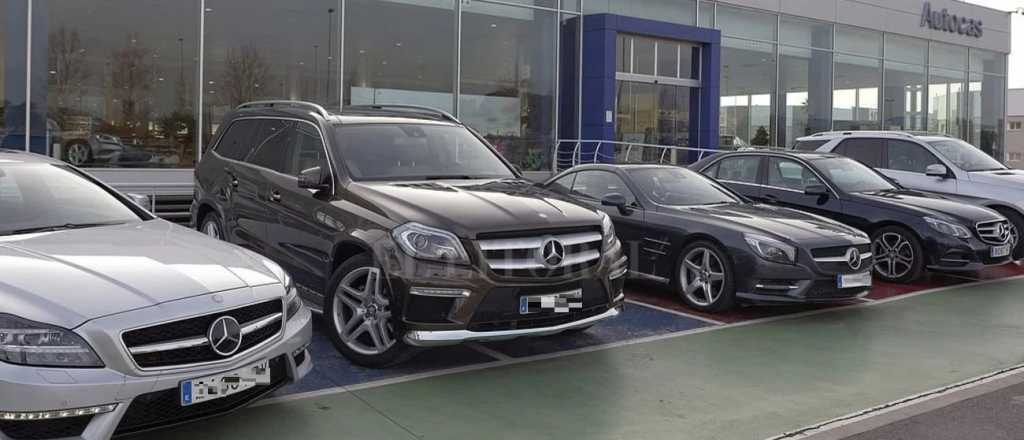 Bajan y eliminan impuestos para veh&iacute;culos de lujo