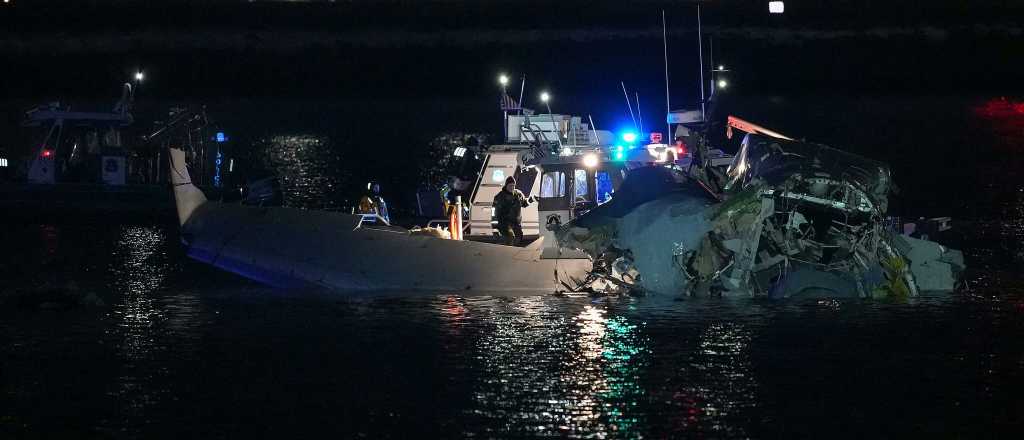 Un avión de pasajeros y un helicóptero militar chocaron en Washington