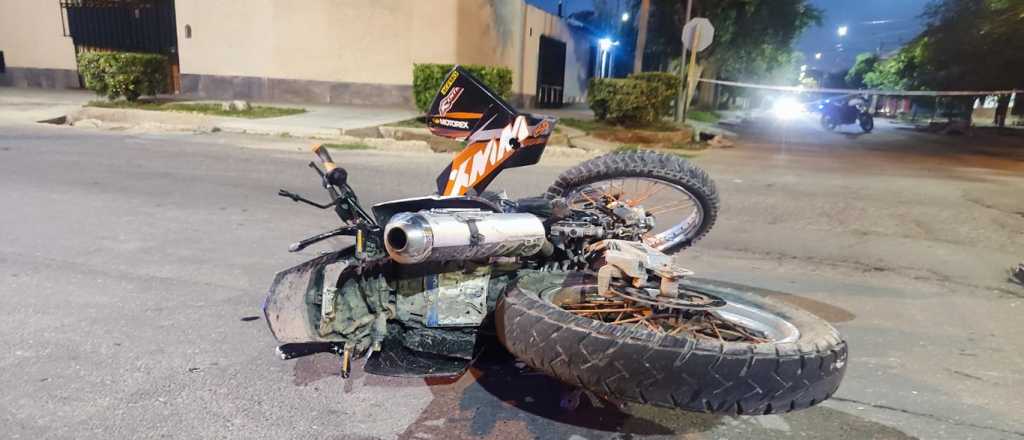 Maipú: perdió el control de su moto, se estrelló contra un árbol y murió 