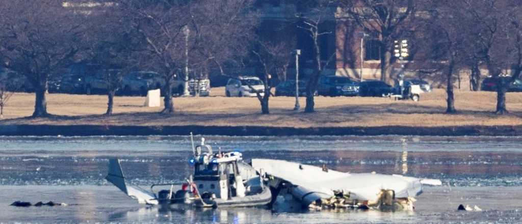 Trump denunci&oacute; a Biden y Obama por el choque entre el avi&oacute;n y el helic&oacute;ptero 