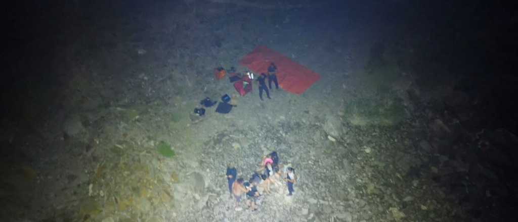 Fotos y video: con un dron rescataron a dos familias atrapadas en Los Reyunos