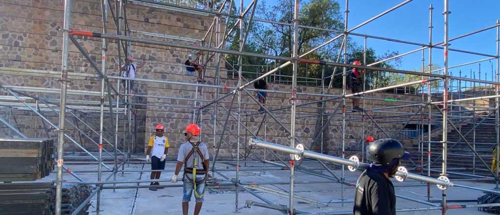 Fotos: ya arman el escenario del Frank Romero Day para la Vendimia 2025