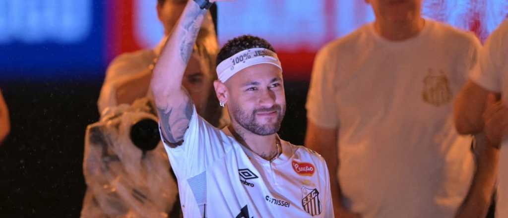 Video: el tremendo recibimiento de Santos que hizo llorar a Neymar