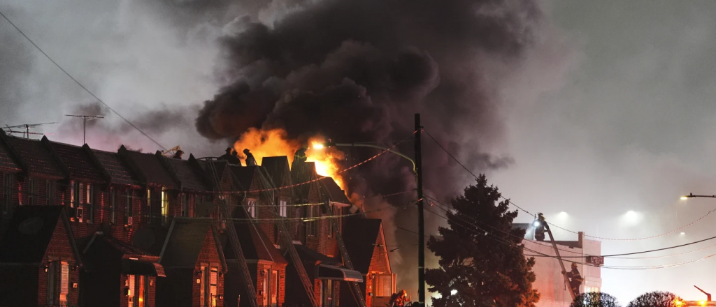 Estados Unidos: al menos 6 muertos tras chocar un avión en Filadelfia