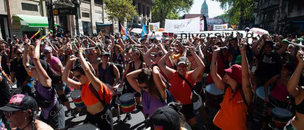 Una multitud  participó de la marcha Federal LGBT+ a Plaza de Mayo