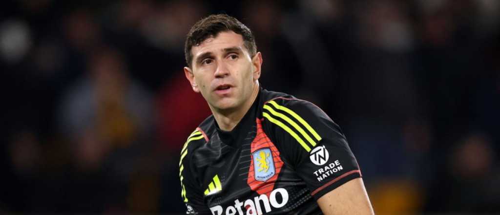 Video: el Dibu tuvo dos atajadas milagrosas, pero la pasó pésimo