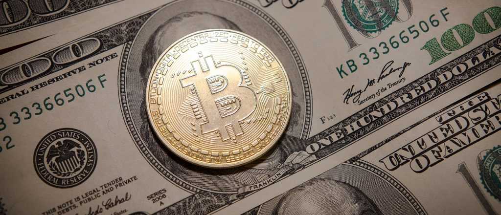 Bitcoin cae por debajo de  los 100K mientras la cripto  meme de Trump se derrumba