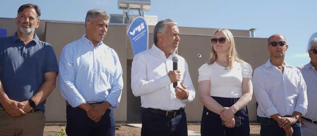 Cornejo anunci&oacute; que todos los domingos licitar&aacute; casas