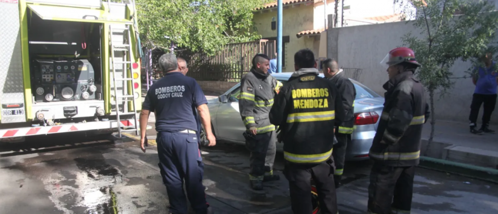 Se incendi&oacute; un galp&oacute;n en Godoy Cruz y sospechan que fue por un robo