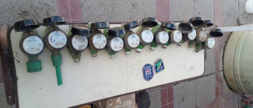 Detuvieron a dos ladrones de medidores de agua en Las Heras