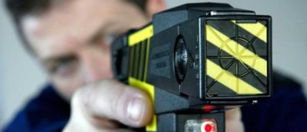 Por qué Mendoza postergó la licitación de pistolas Taser