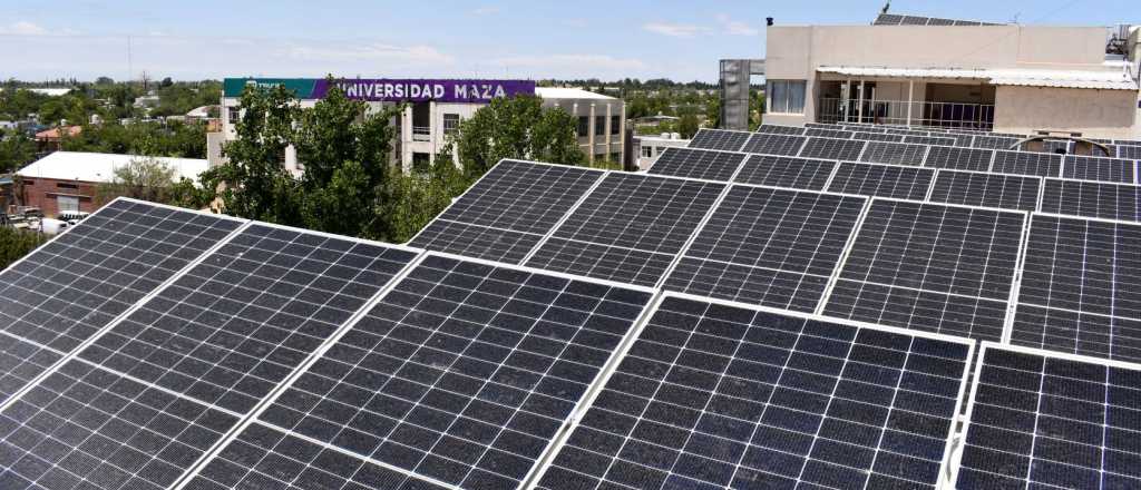La universidad mendocina sustentable que instal&oacute; 140 paneles solares