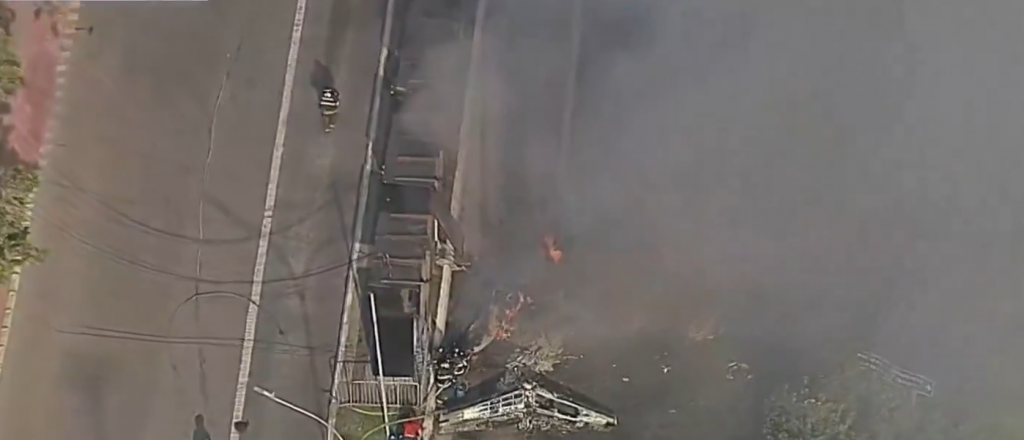 Avi&oacute;n se estrell&oacute; en una avenida de S&atilde;o Paulo: dos muertos y dos heridos