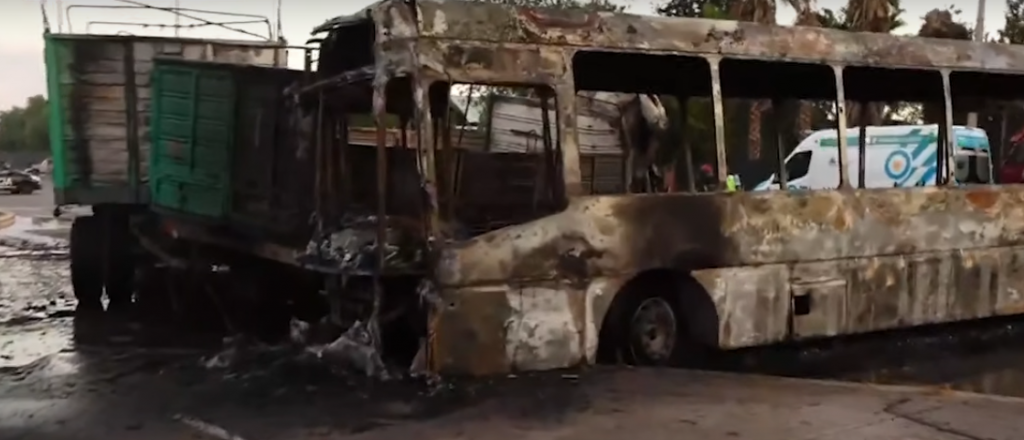 Choque entre un colectivo y cami&oacute;n: la culpa ser&iacute;a del chofer del micro