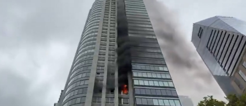 Se incendia una torre en Puerto Madero