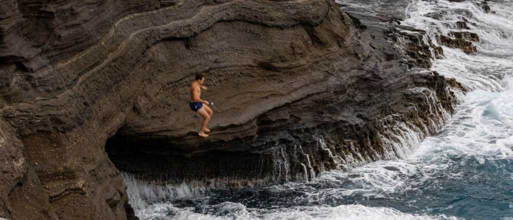Video: un rugbier argentino murió al saltar de un acantilado en Hawaii