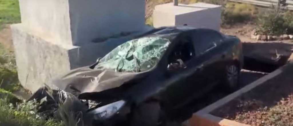 Una mujer atropelló a un municipal y chocó contra la Virgen en Maipú