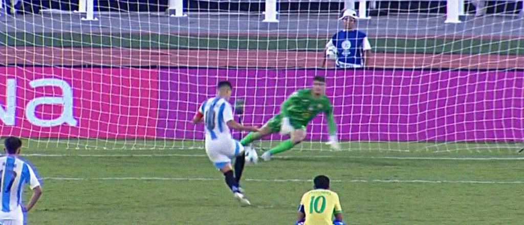Video: locura por el golazo de Echeverri pic&aacute;ndole un penal a Brasil