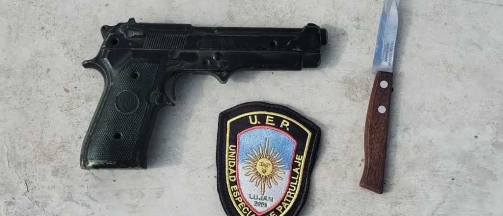 La Polic&iacute;a detuvo a dos sujetos armados a plena luz del d&iacute;a en Luj&aacute;n