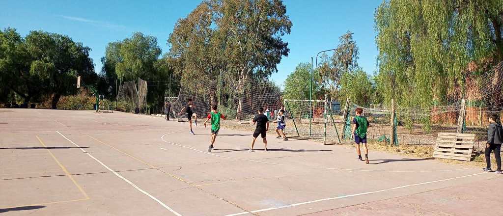 El Liceo Agr&iacute;cola renovar&aacute; su play&oacute;n deportivo por $140 millones