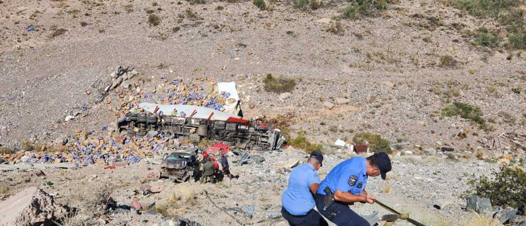 Chocó un camión con dos autos en Alta Montaña