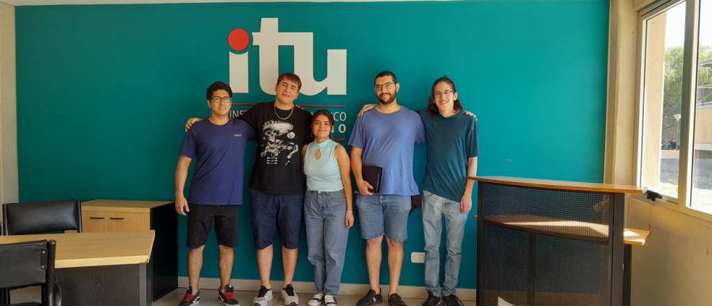 Tutoriados por la UNCuyo, estudiantes del Edison van al mundial de robótica