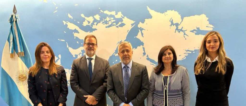 Testa defendió su gestión y apuntó contra un empresario del Turismo