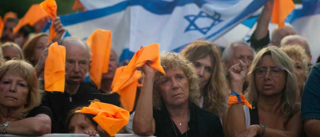 Miles de argentinos recordaron a la familia Bibas